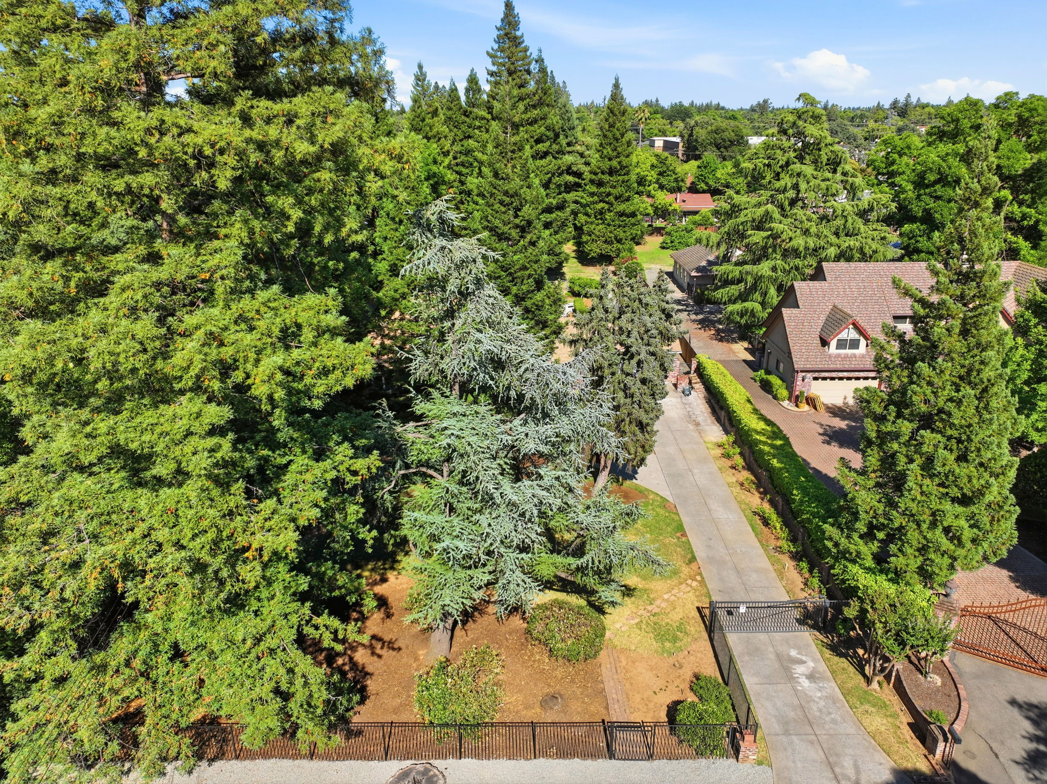 005_F8_AERIAL_3012 Root Ave