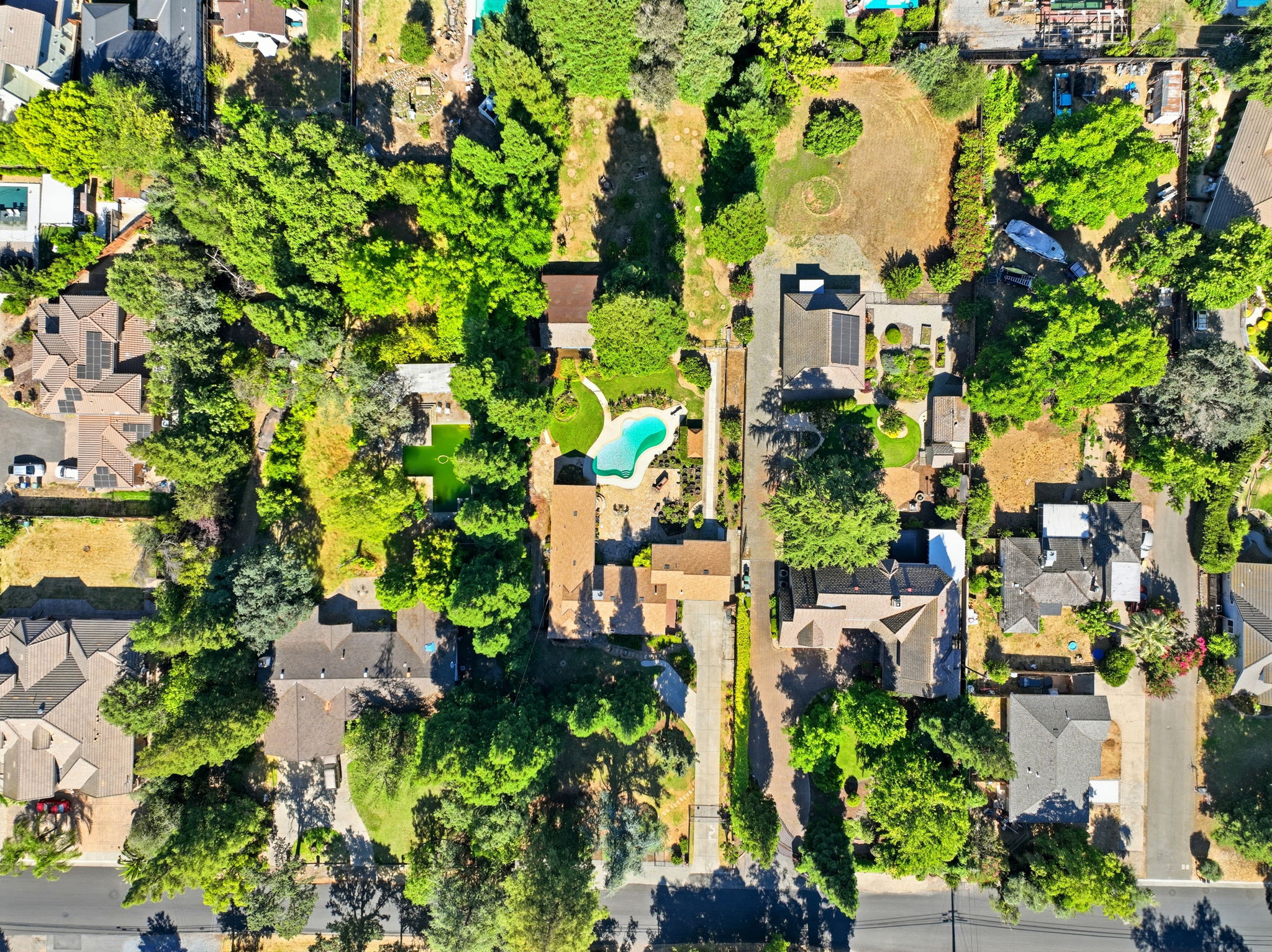 011_F8_AERIAL_3012 Root Ave