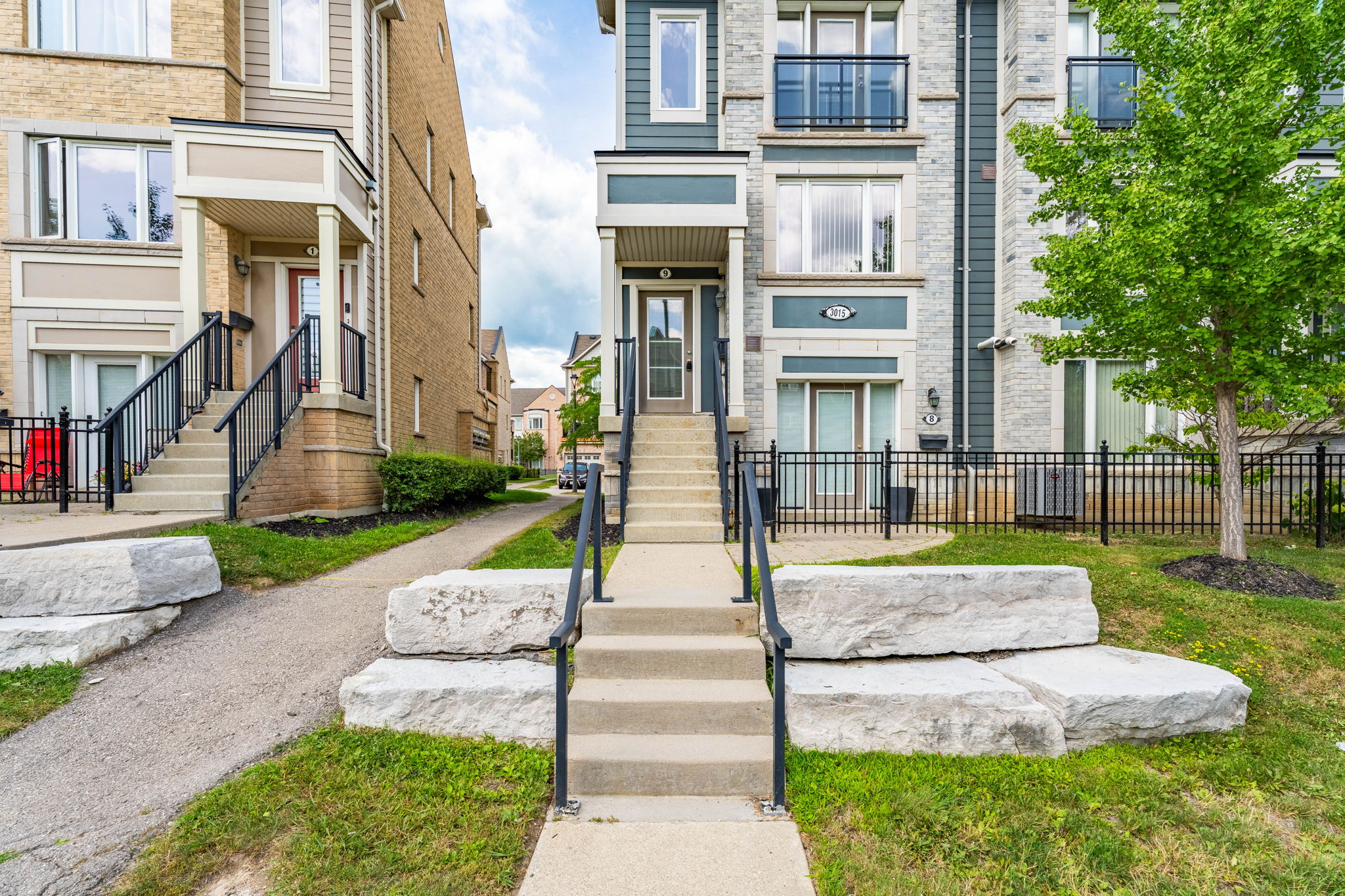 Front Porch/Entrance