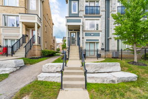 Front Porch/Entrance