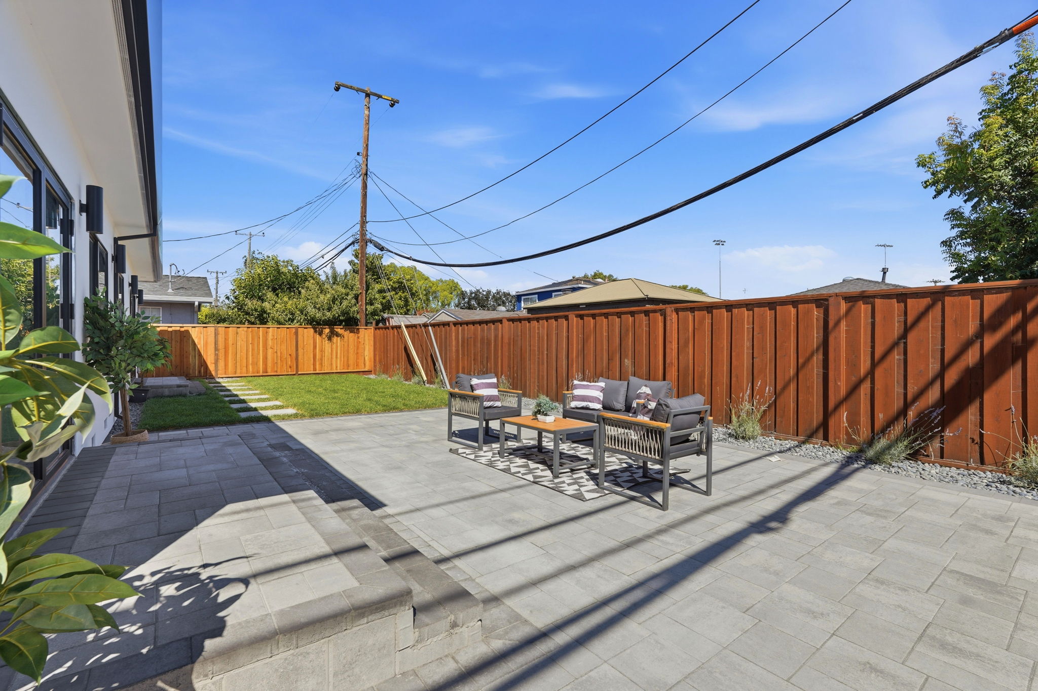 044_F8_3015 Machado Ave