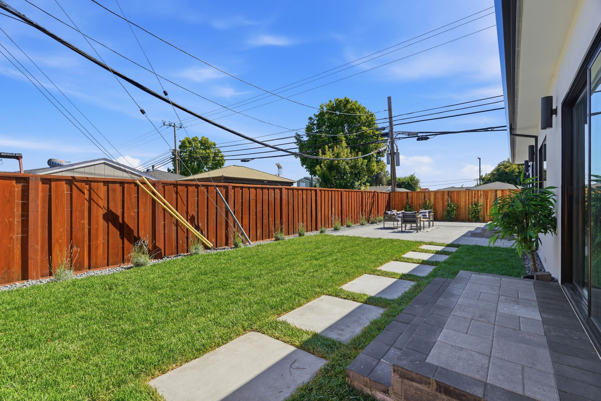 047_F8_3015 Machado Ave