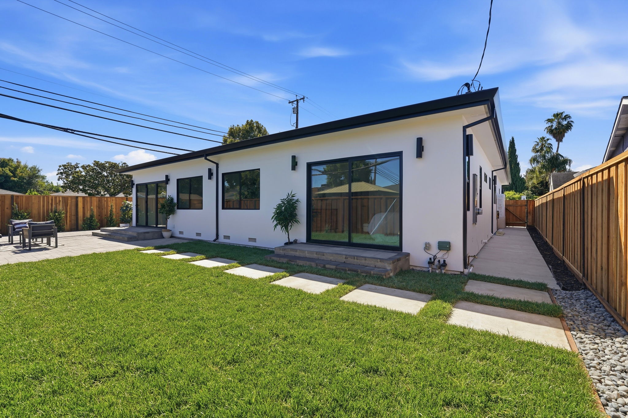 048_F8_3015 Machado Ave