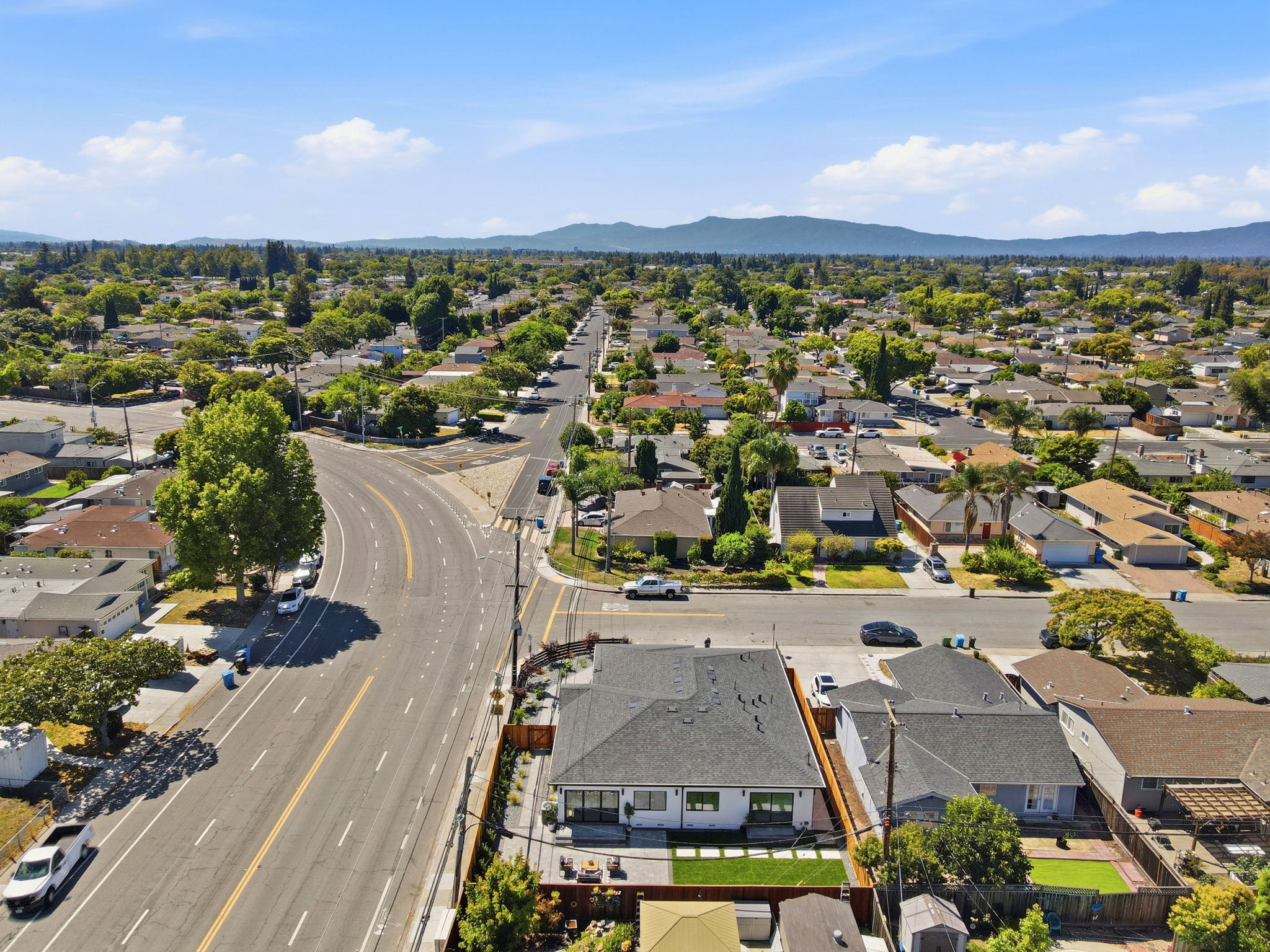 010_F8_AERIAL_3015 Machado Ave