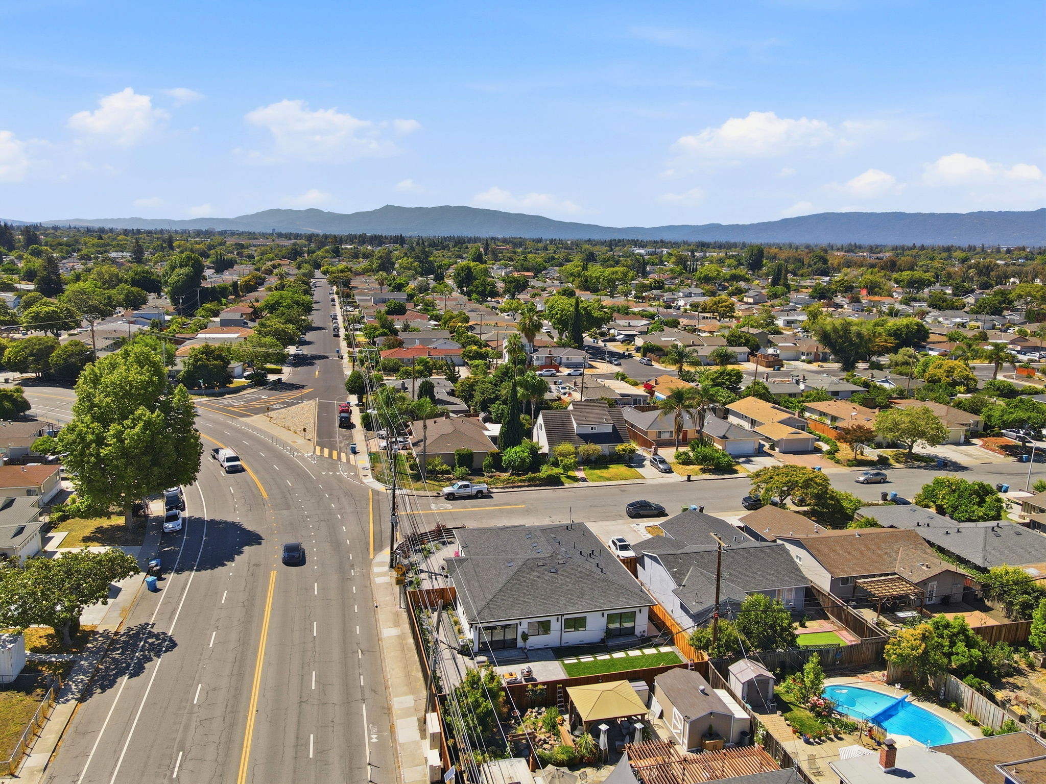 011_F8_AERIAL_3015 Machado Ave