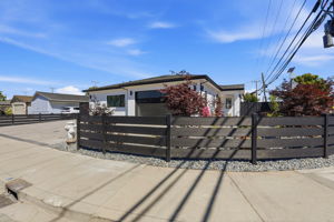 002_F8_3015 Machado Ave