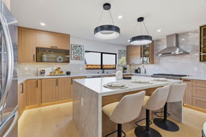 013_F8_3015 Machado Ave