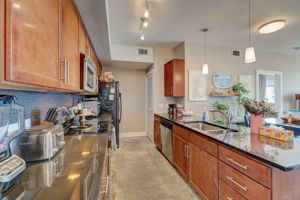 Guadalupe St 206-004