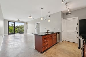 Guadalupe St #211-S0907-010.jpg