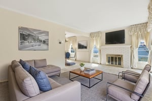 DSC01329 virtually staged.jpeg