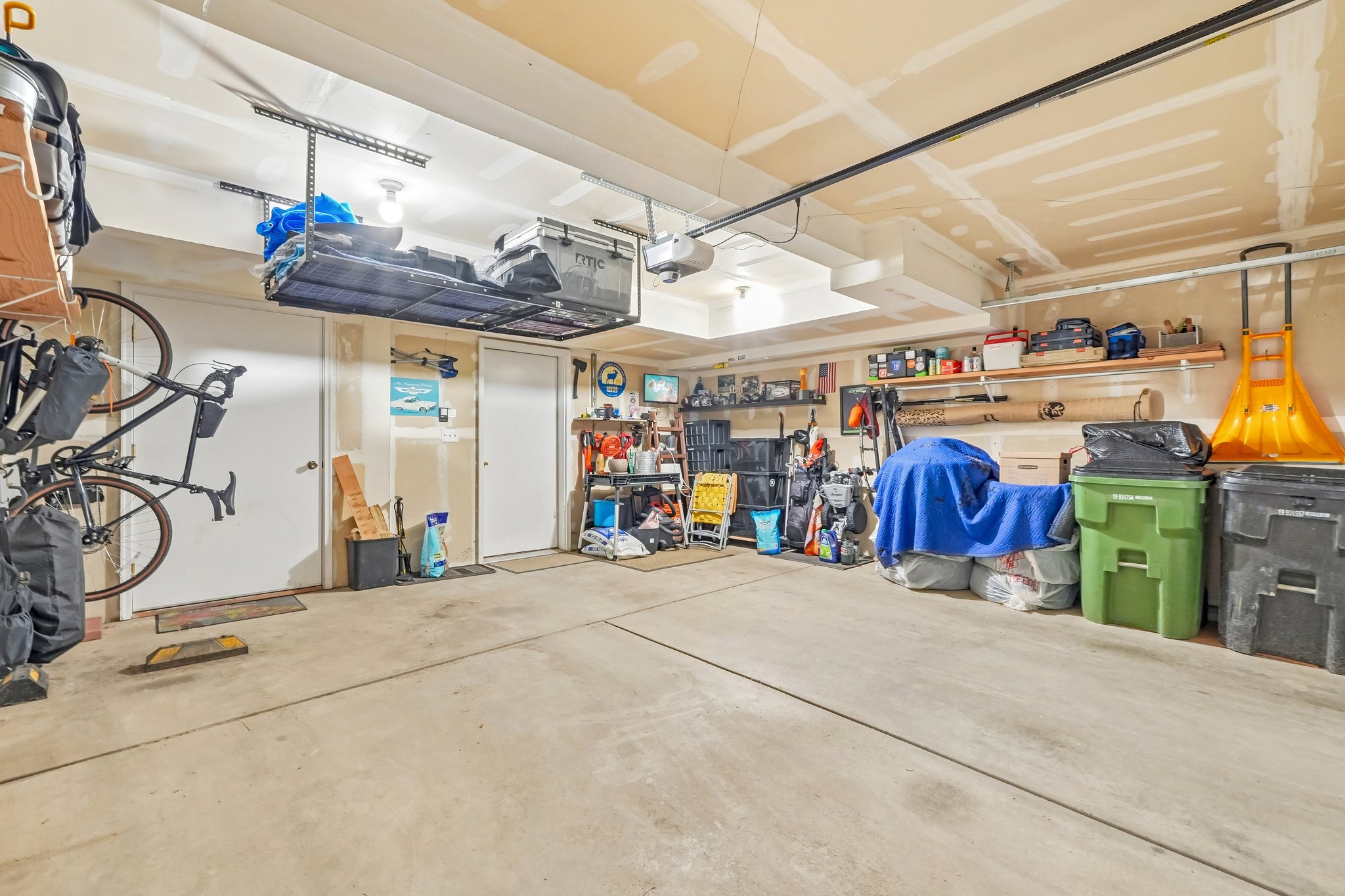 Hilltop Dr-S0206-036.jpg