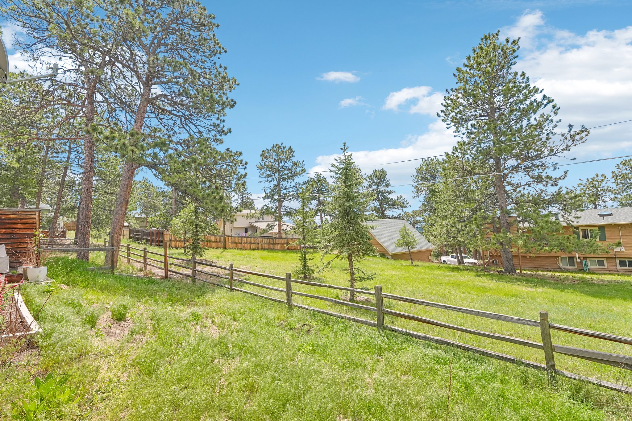 Hilltop Dr-S0206-042.jpg