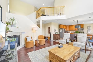 Hilltop Dr-S0206-007.jpg
