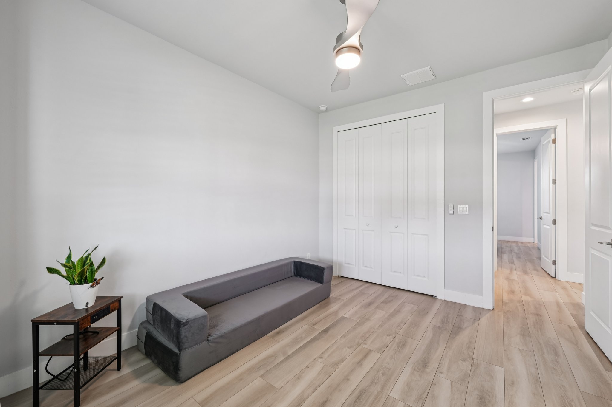 NW 18th Ave-S2702-032r.jpg