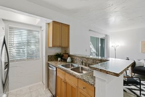 3018 S 1st St, Austin, TX 78704, USA Photo 12