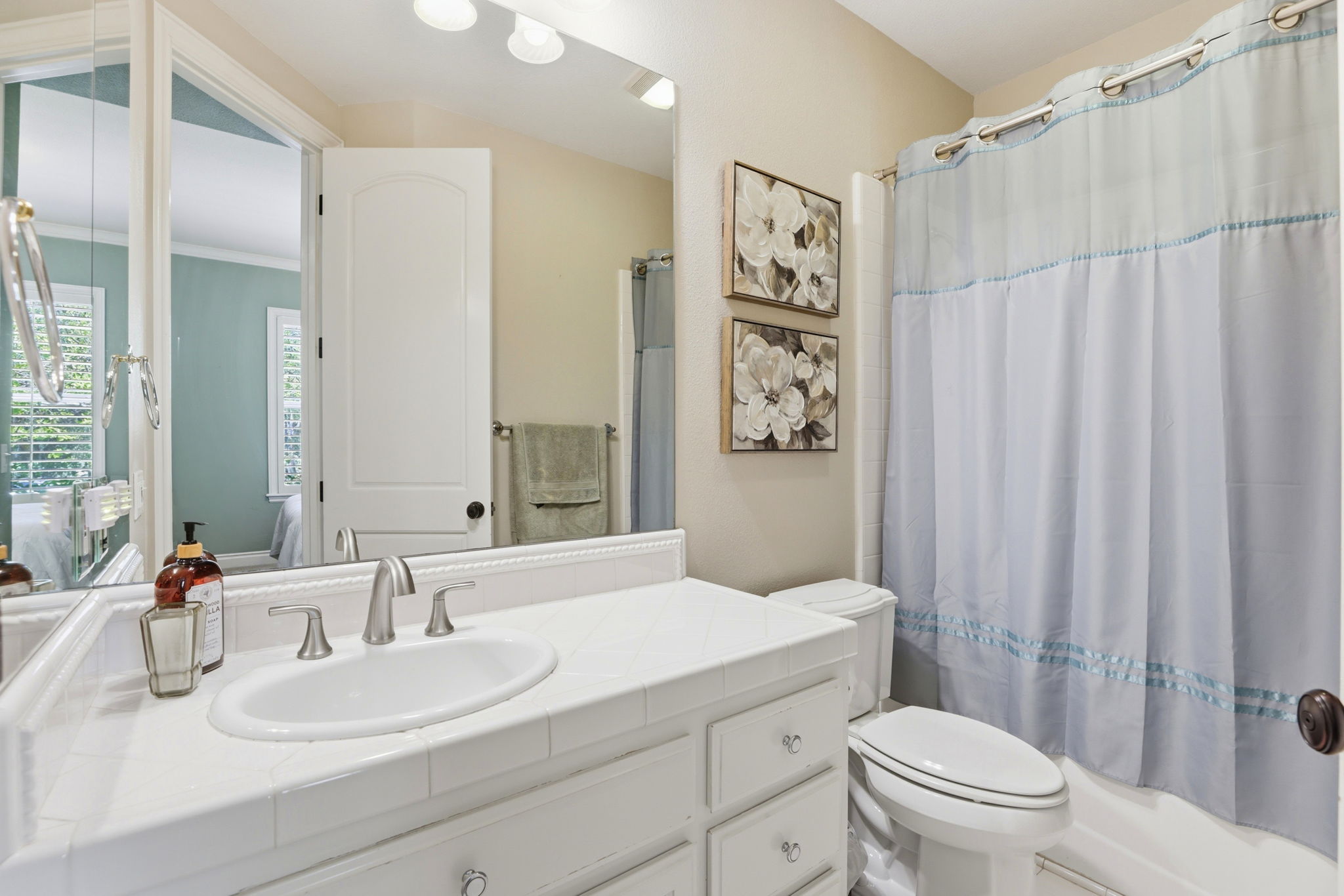 052_F8_3019 E Ruby Hill Dr