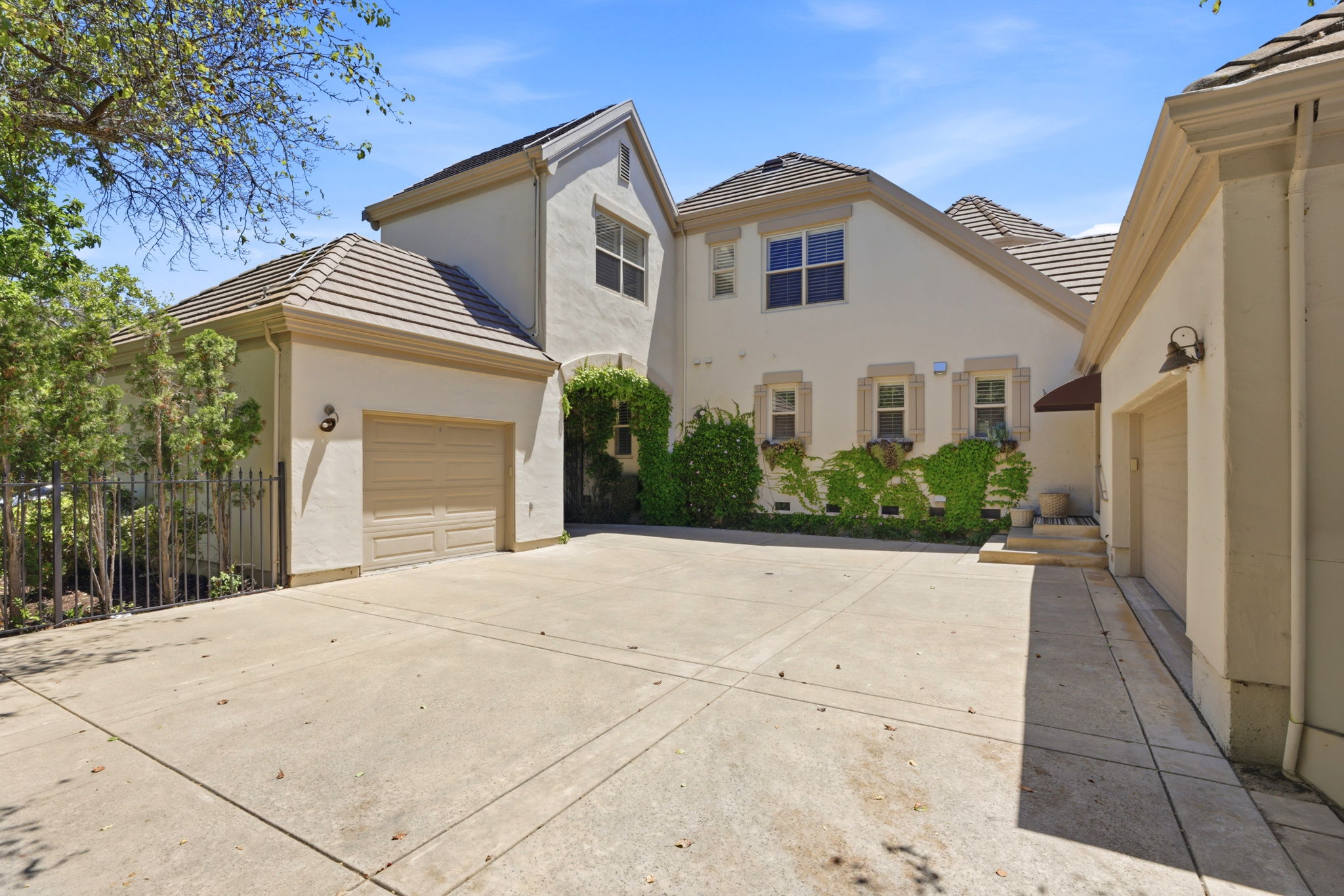 064_F8_3019 E Ruby Hill Dr