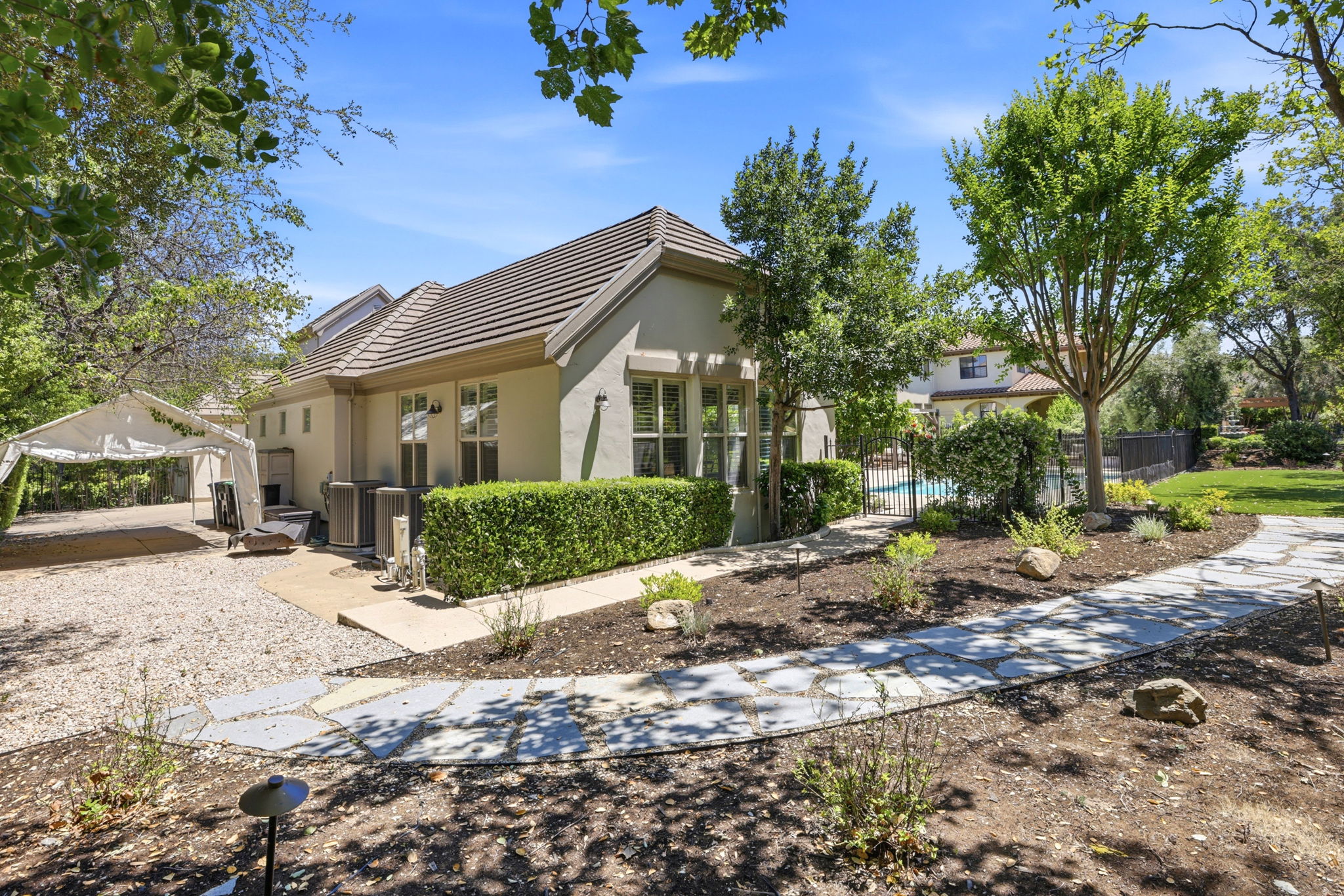 069_F8_3019 E Ruby Hill Dr