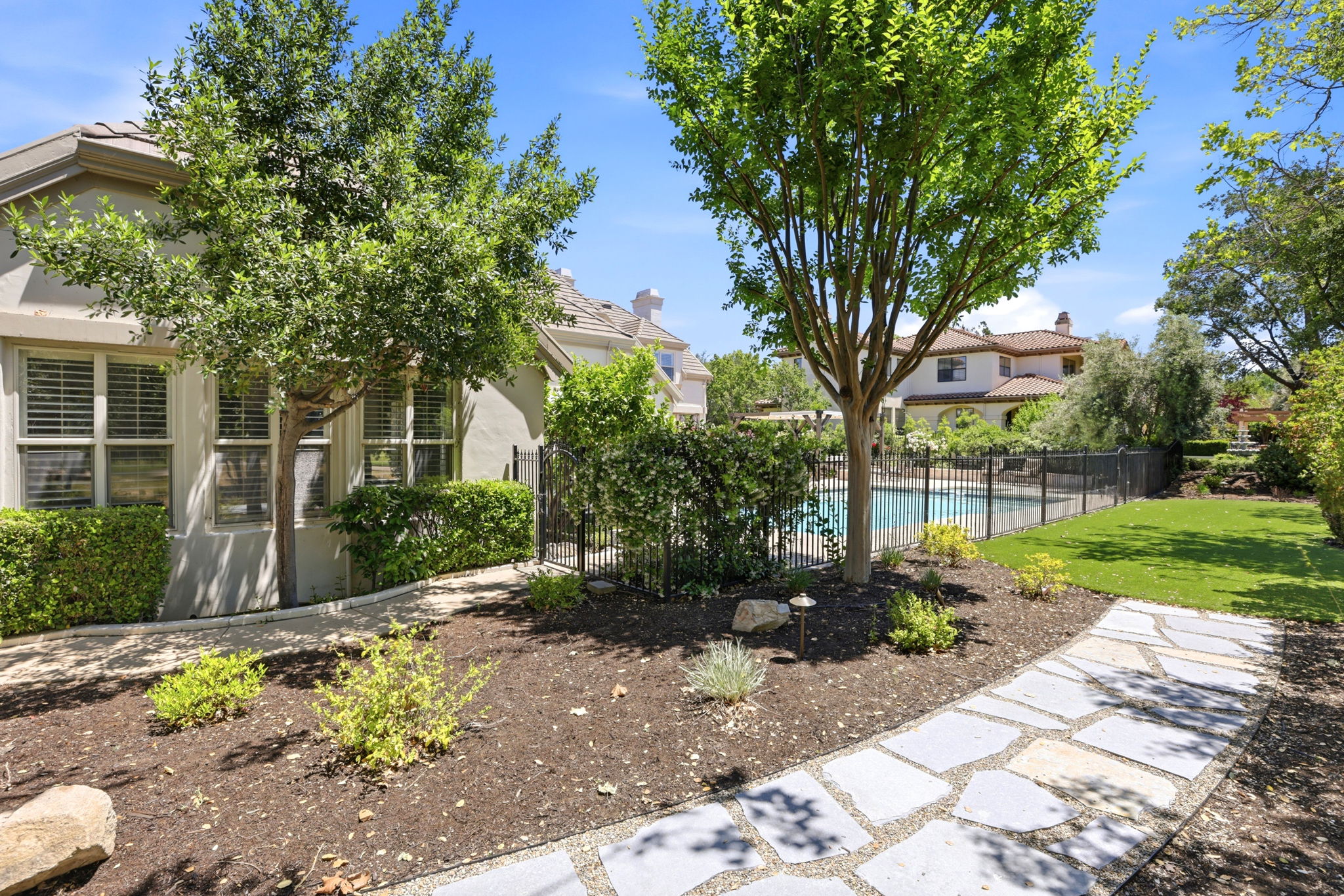 070_F8_3019 E Ruby Hill Dr