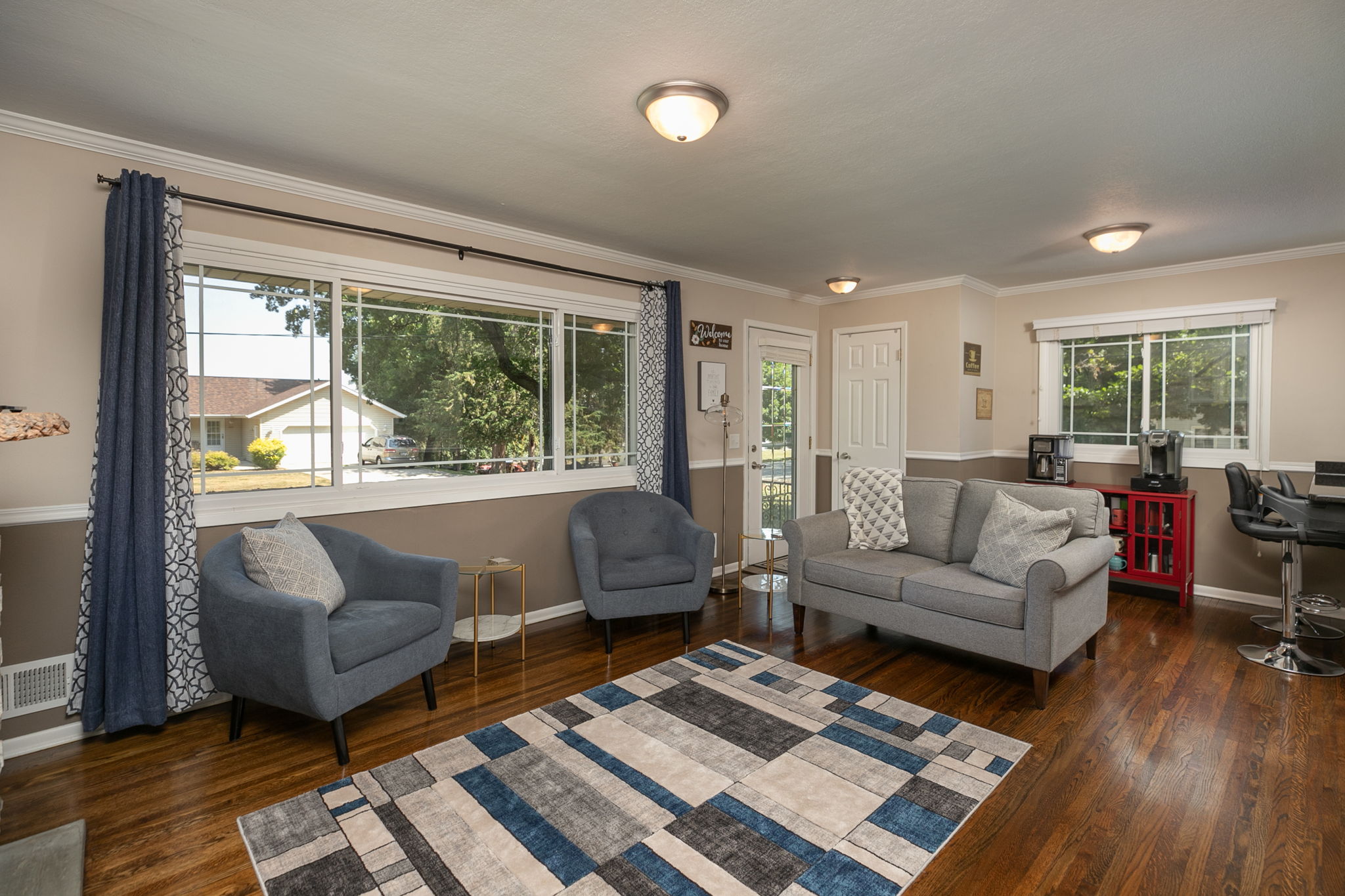 06-Living Room
