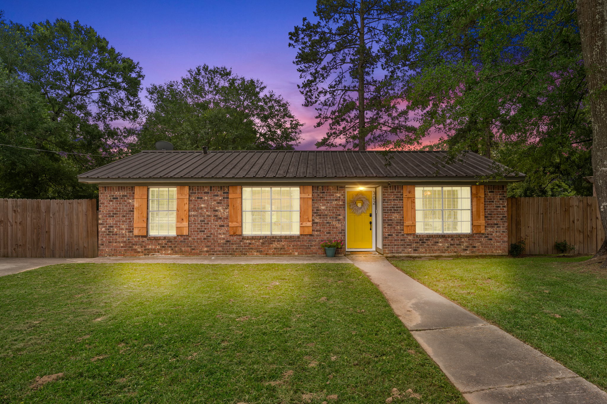 302 Dora St, Cleveland, TX 77328 Engage Realty Media