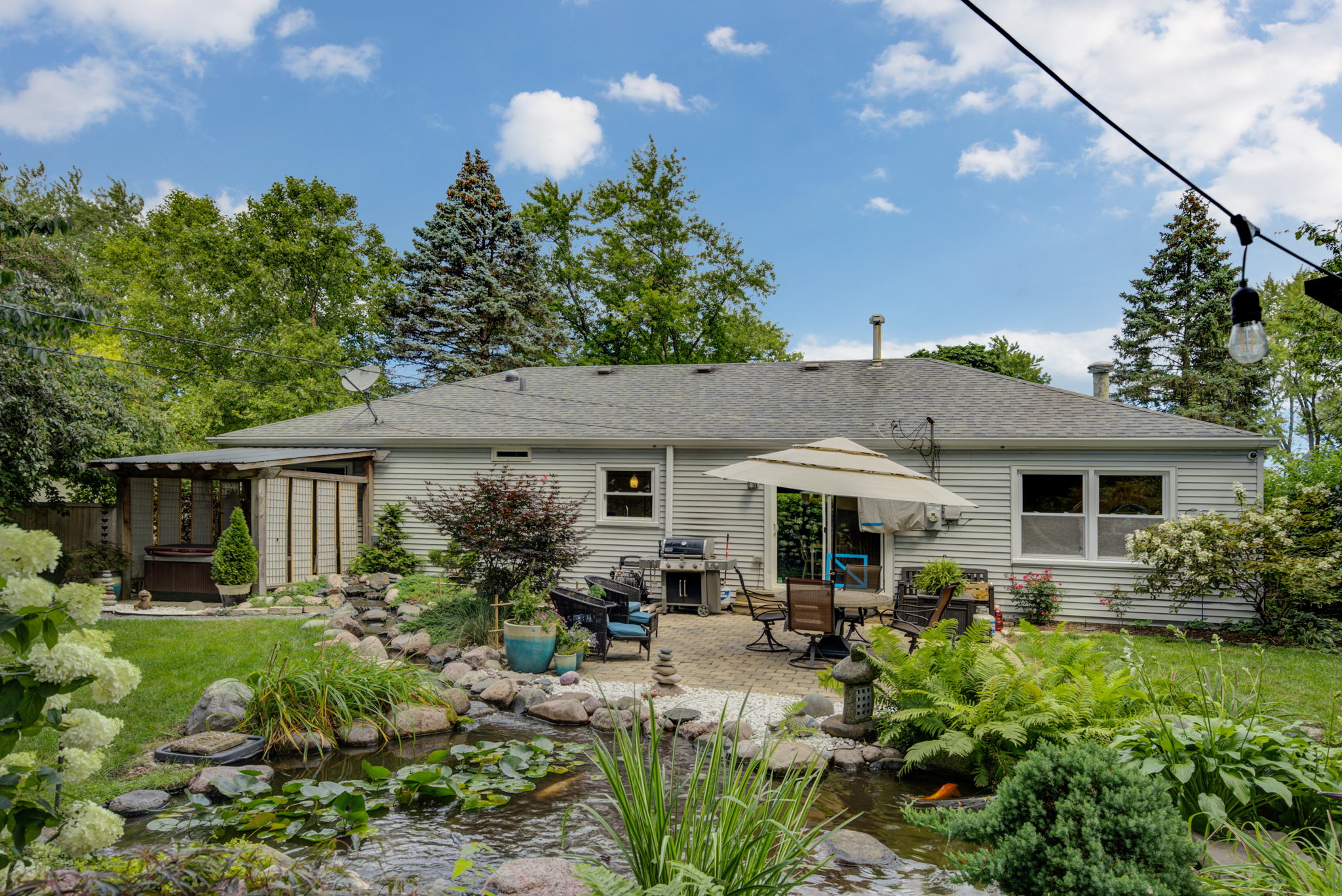 21 Exterior Back_