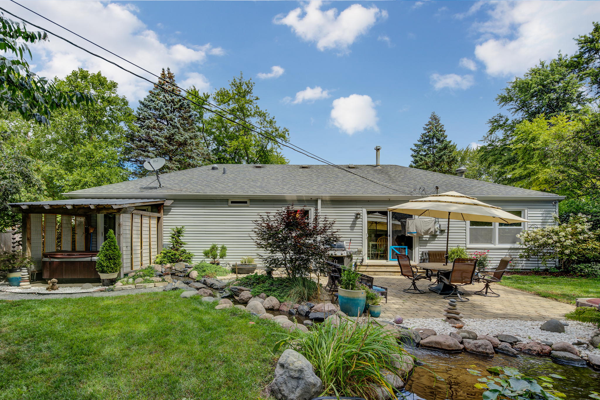 20 Exterior Back_