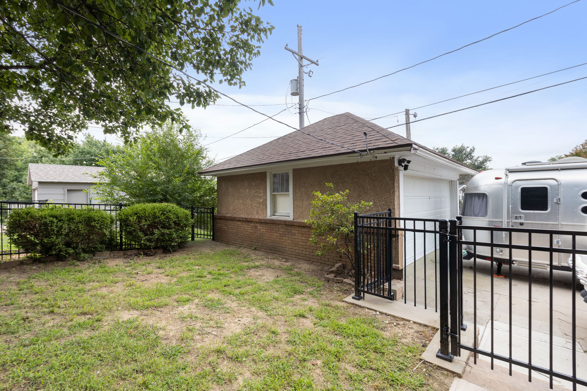  Photo 40