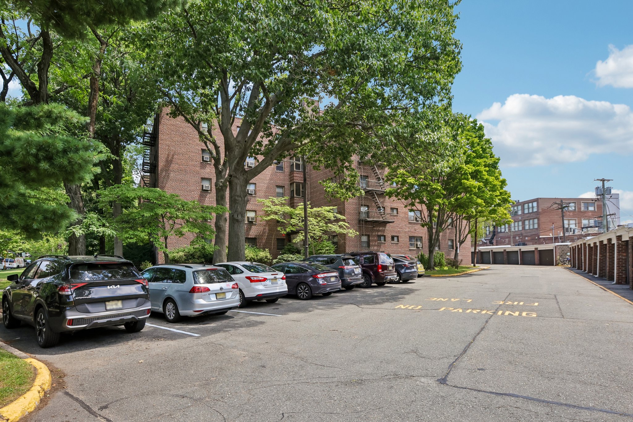 Edwin Ave 2C-S1807-003.jpg