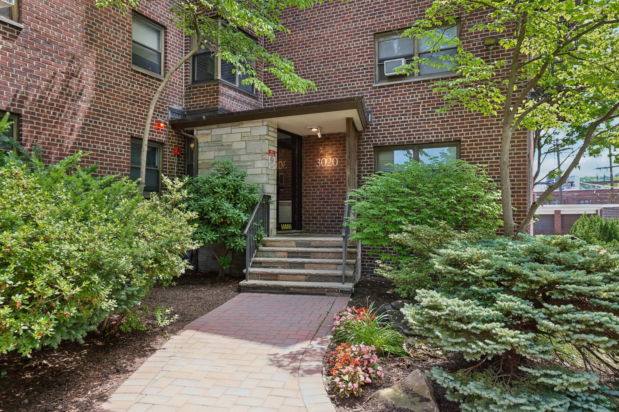 Edwin Ave 2C-S1807-005.jpg
