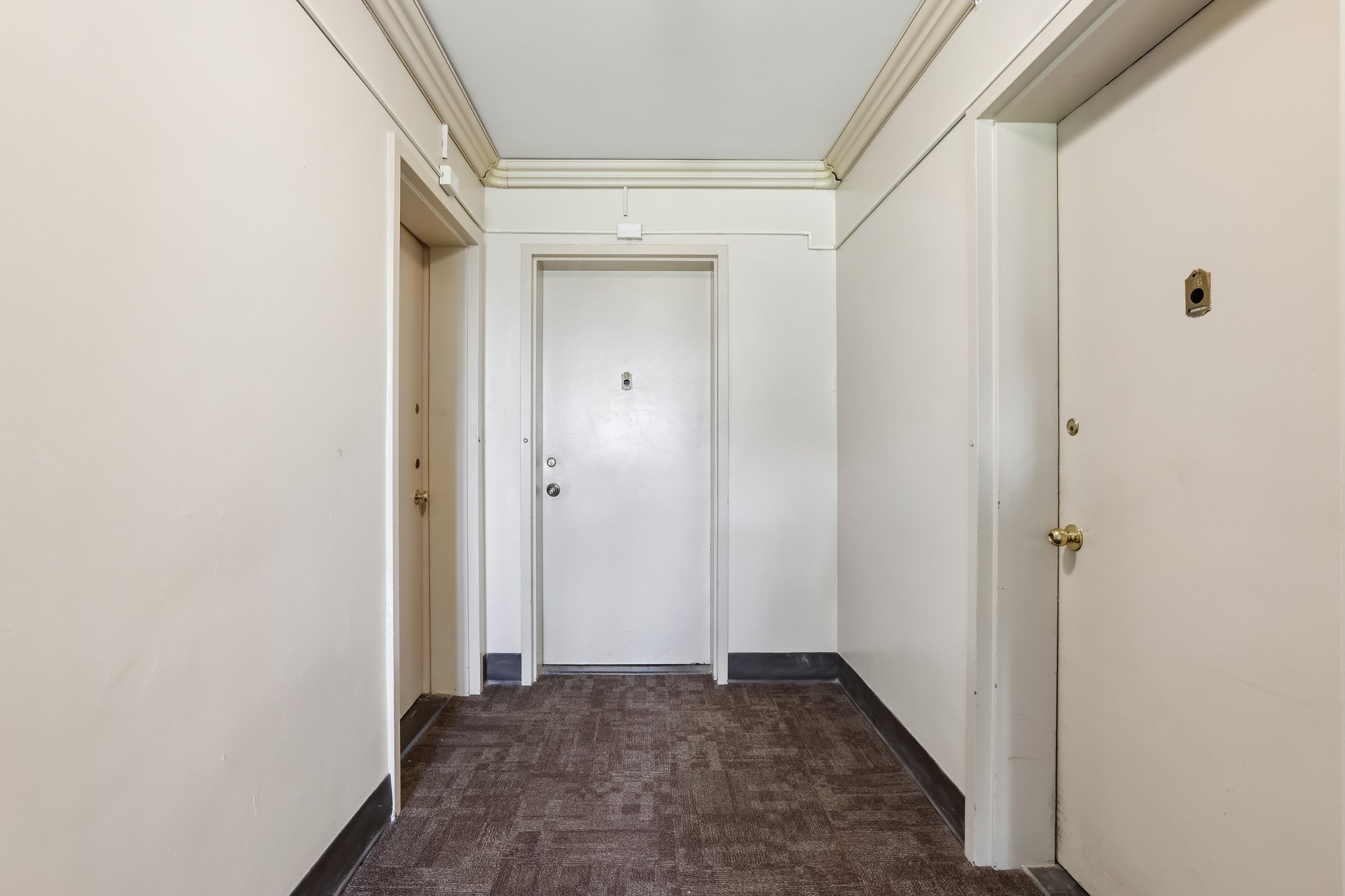 Edwin Ave 2C-S1807-006.jpg