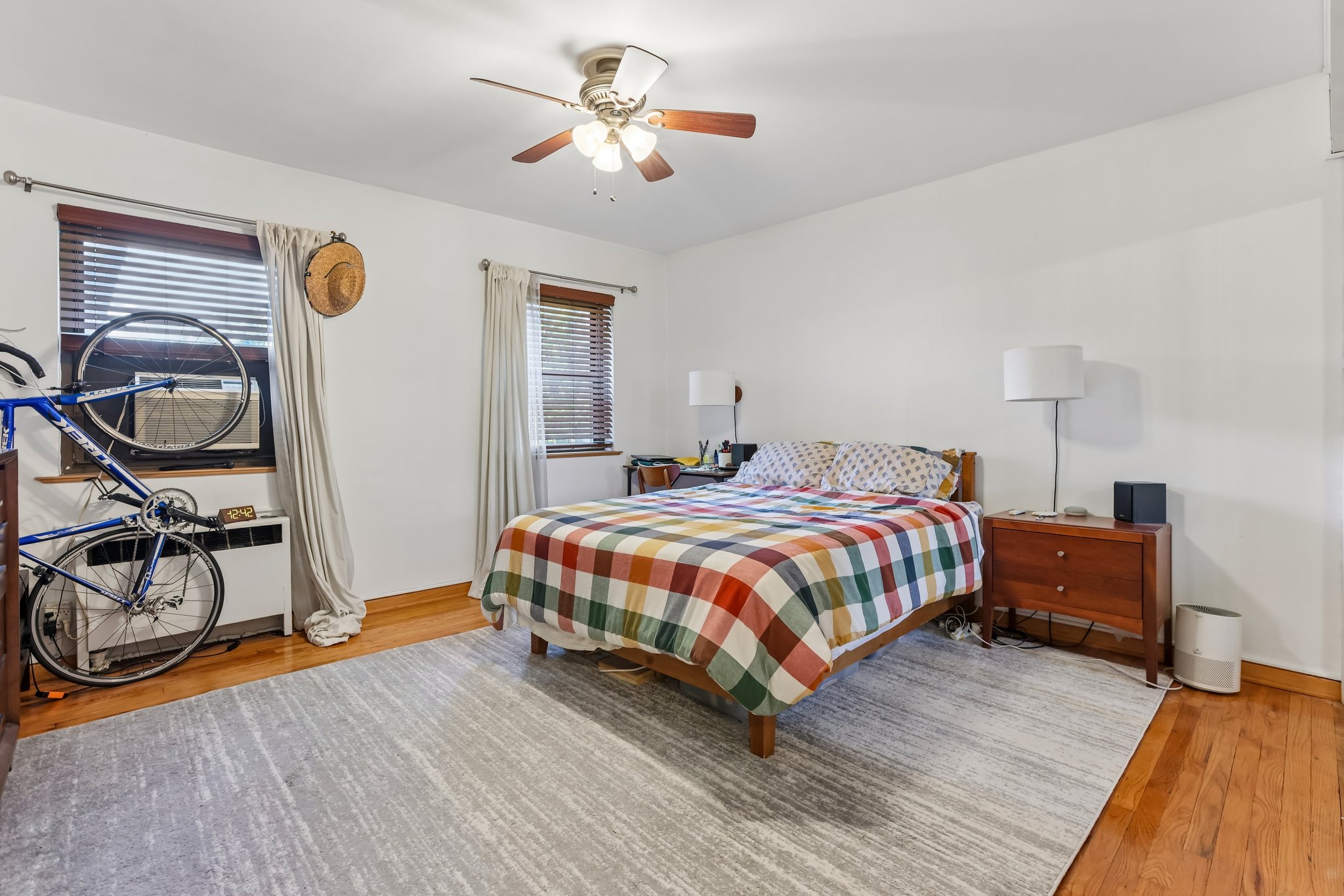 Edwin Ave 2C-S1807-025.jpg