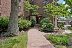 Edwin Ave 2C-S1807-004.jpg