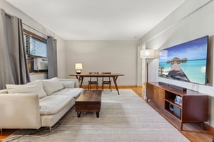 Edwin Ave 2C-S1807-011.jpg