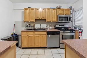 Edwin Ave 2C-S1807-019.jpg