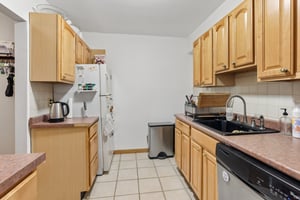 Edwin Ave 2C-S1807-021.jpg