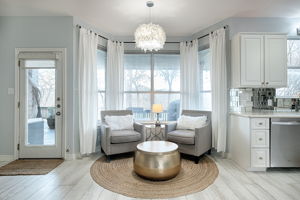 Breakfast Nook/Sitting Area