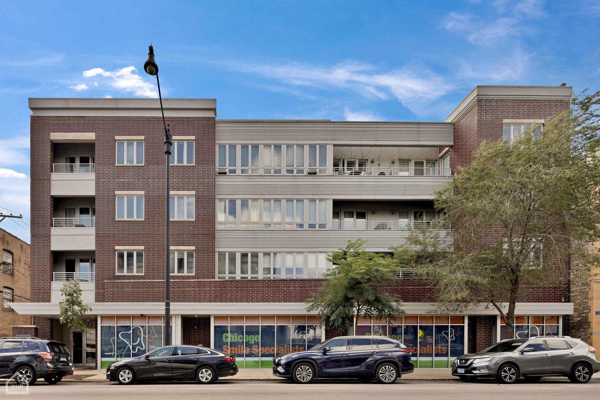 3021 W Armitage Ave 406_002