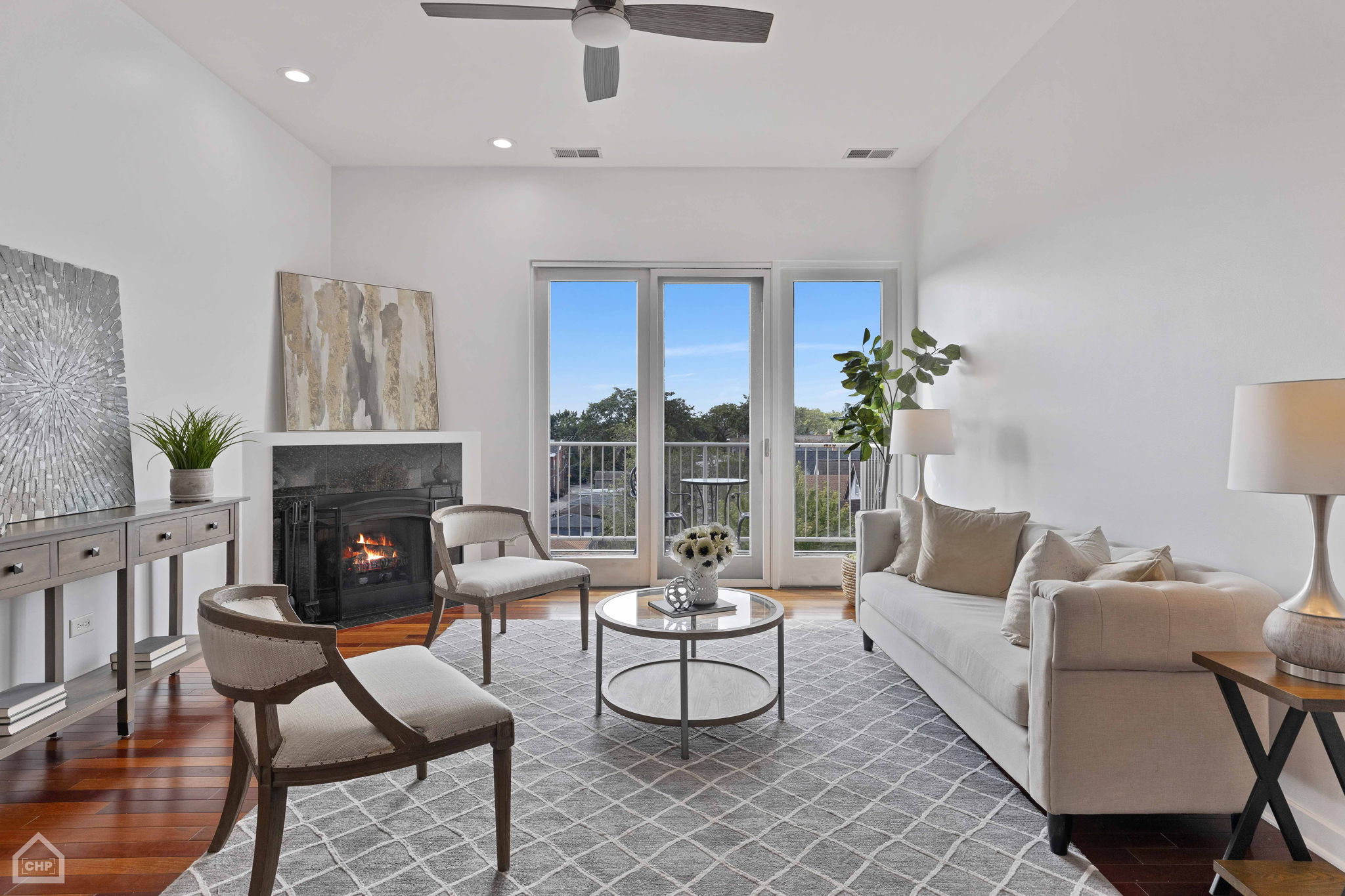 3021 W Armitage Ave 406_003