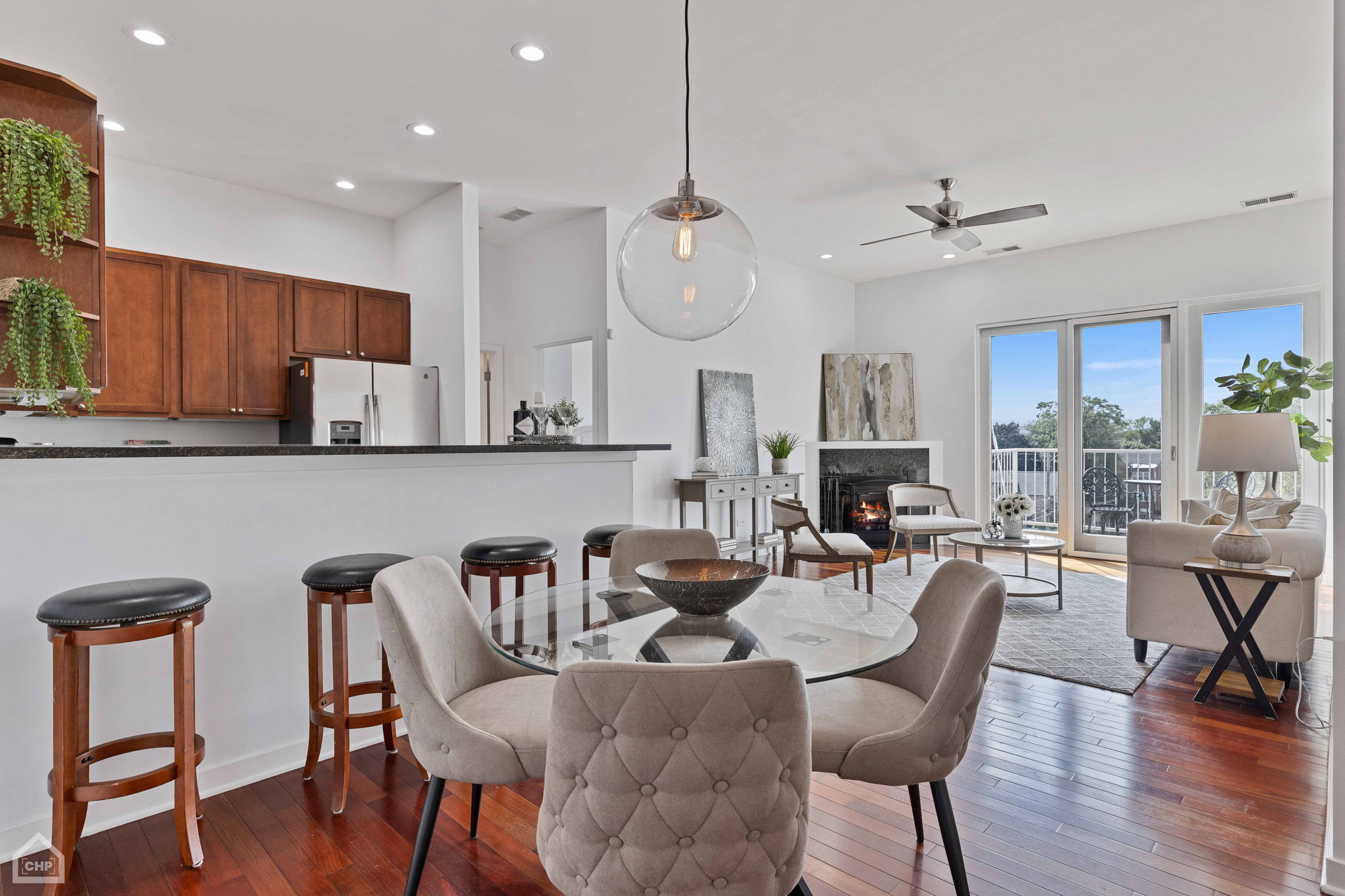 3021 W Armitage Ave 406_008