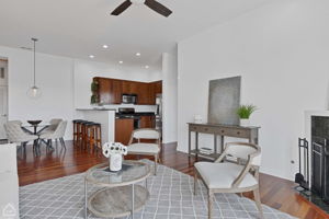 3021 W Armitage Ave 406_005