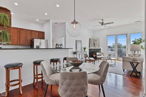 3021 W Armitage Ave 406_008