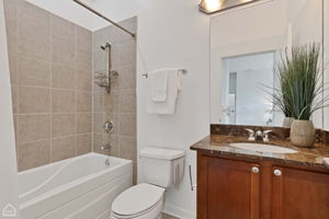 3021 W Armitage Ave 406_012