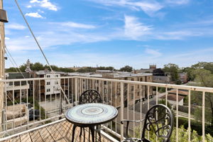 3021 W Armitage Ave 406_016