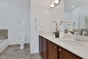 3021 W Armitage Ave 406_020