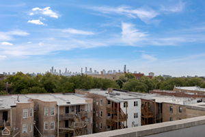 3021 W Armitage Ave 406_023