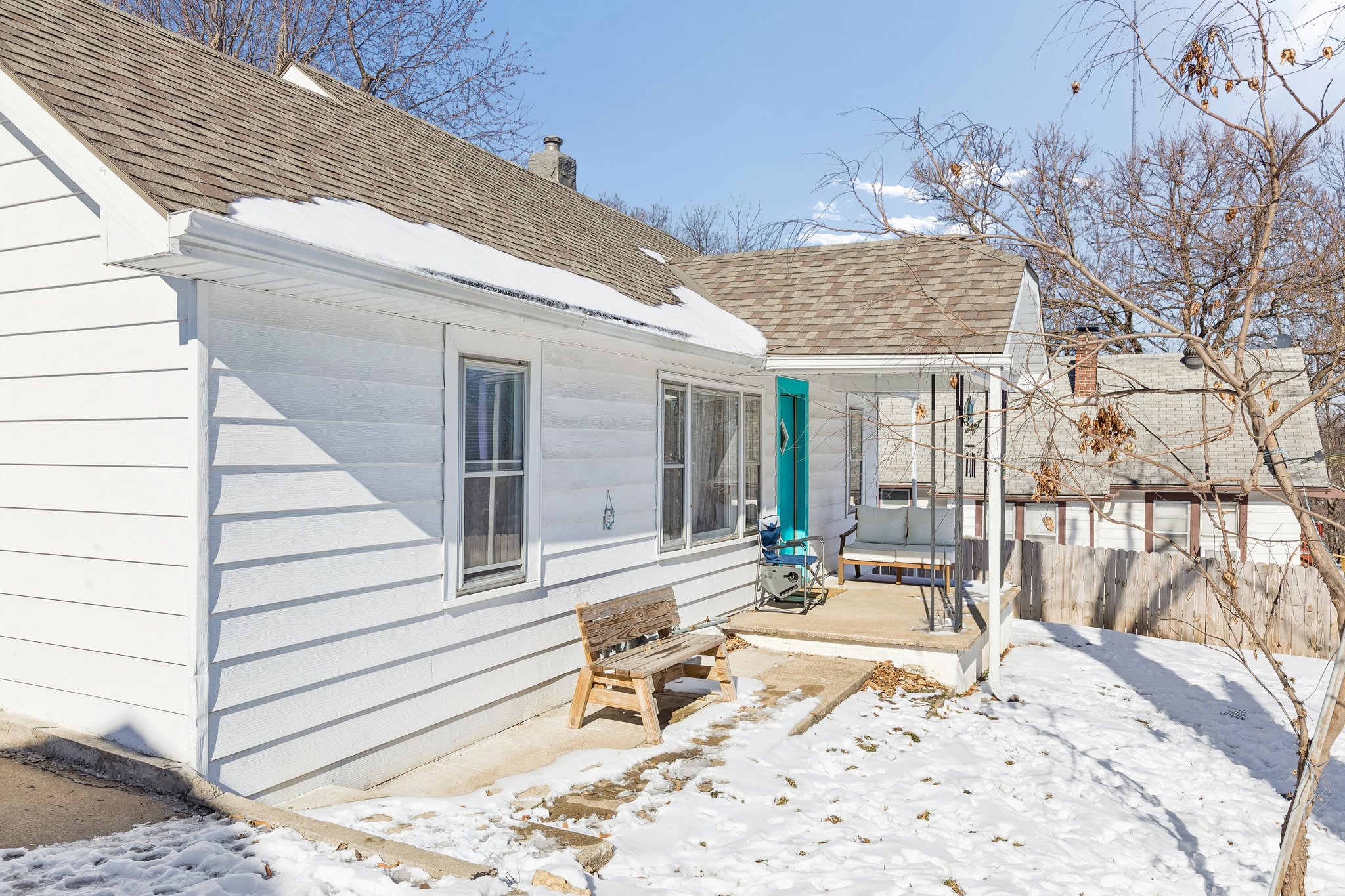 7976 - 3022 Wallace Ave_001.jpg