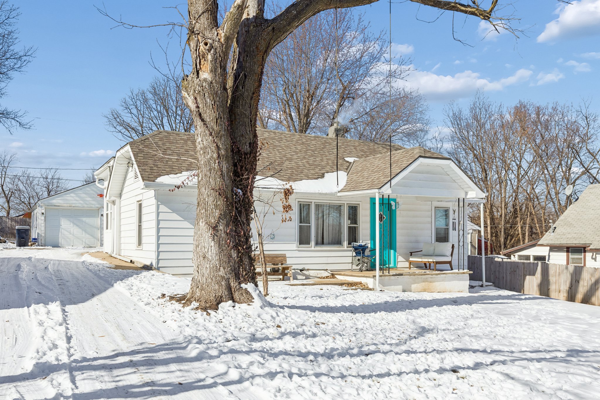 7976 - 3022 Wallace Ave_002.jpg