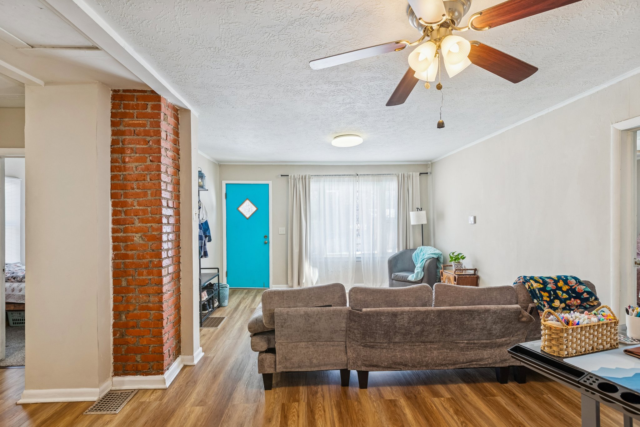 7976 - 3022 Wallace Ave_006.jpg