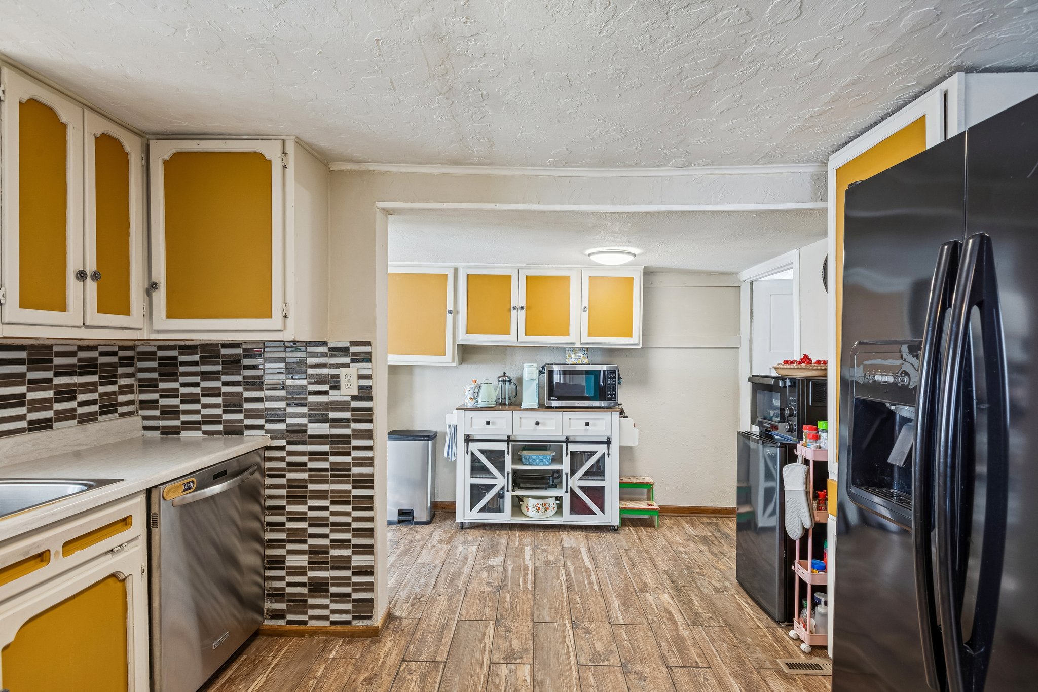 7976 - 3022 Wallace Ave_011.jpg